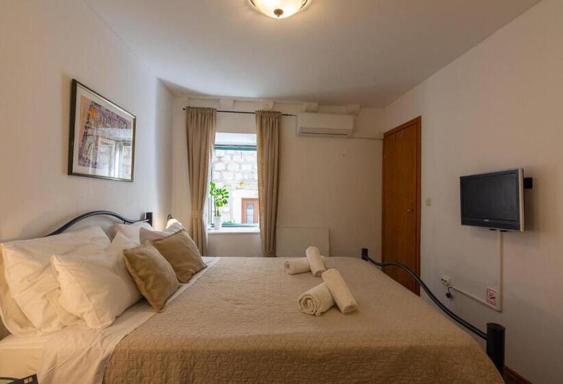 اتاق استاندارد, Katarina Old Town