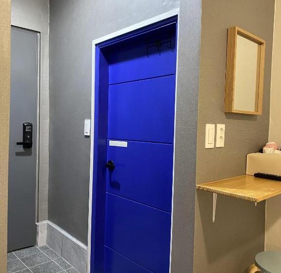 اتاق استاندارد, Dante House