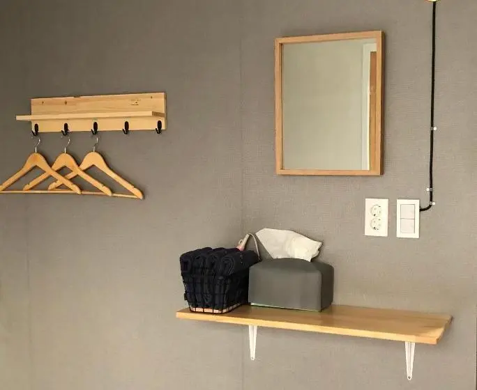 Economy Triple Room, Dante House
