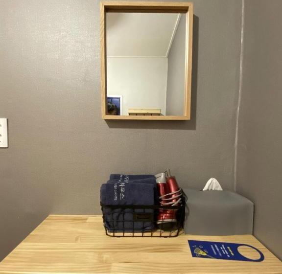 Economy Triple Room, Dante House