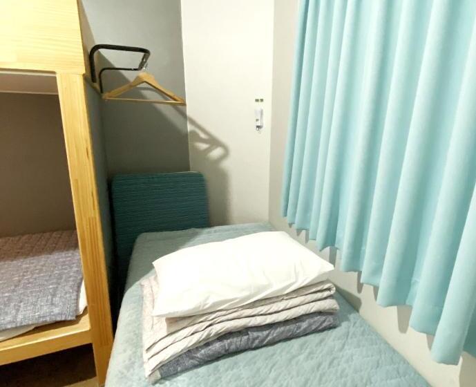 Economy Triple Room, Dante House