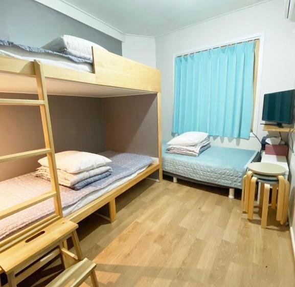 Economy Triple Room, Dante House