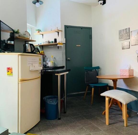 Economy Quadruple Room, Dante House