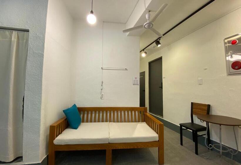 Economy Quadruple Room, Dante House