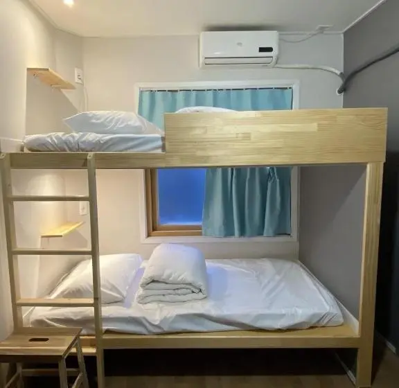 سوئیت 2 خوابه, Dante House