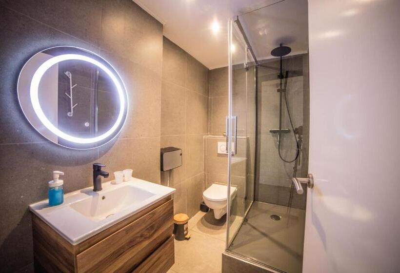 חדר משפחתי, Le Provencal