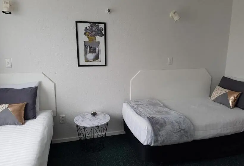 آپارتمان 2 خوابه, 554 Moana Court Motel