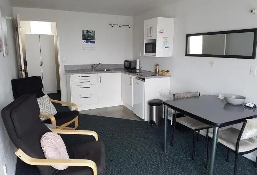 آپارتمان 2 خوابه, 554 Moana Court Motel