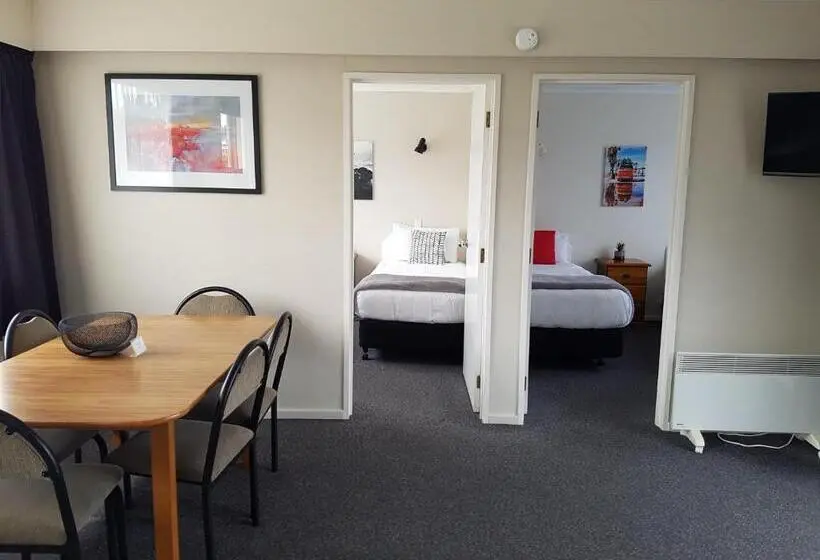 آپارتمان 3 خوابه, 554 Moana Court Motel