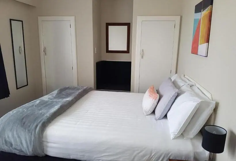 آپارتمان 3 خوابه, 554 Moana Court Motel