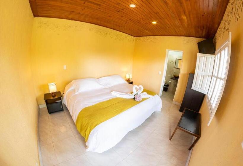 חדר קלאסי לשלושה, San Agustin Internacional