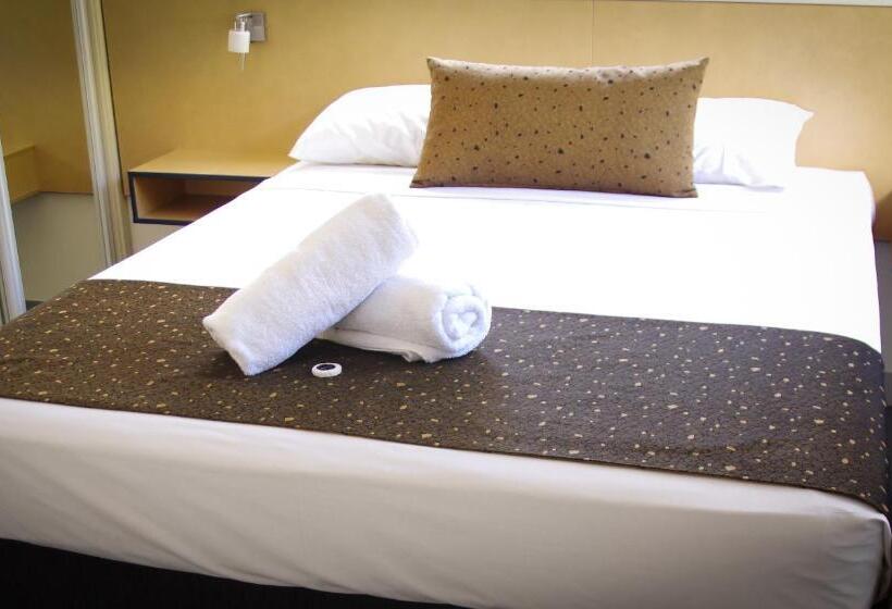 高级工作室, Coral Sea Vista Apartments