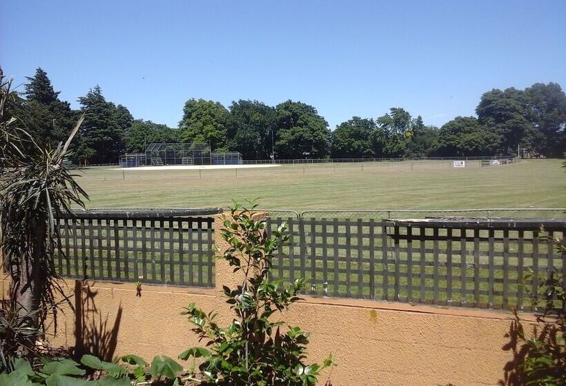 استودیوی لوکس, South Park Motel