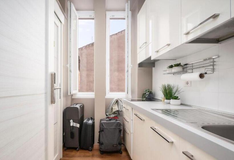 חדר משפחתי דלוקס, The Roman Empire Guesthouse