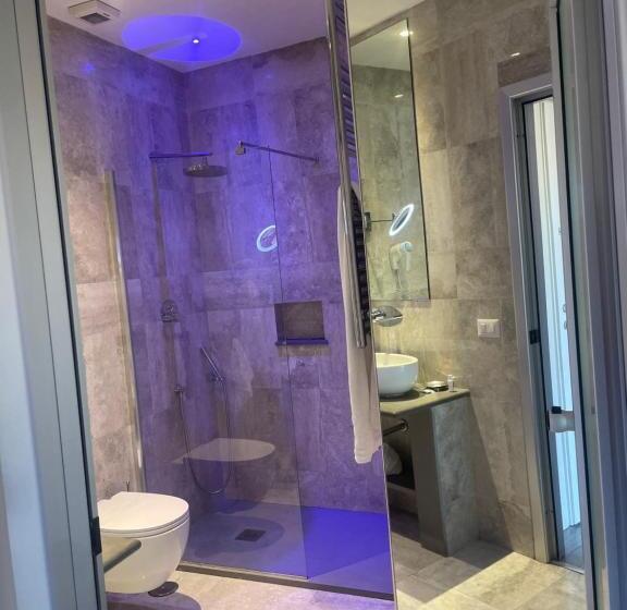 סוויטת ג'וניור עם מרפסת, The Roman Empire Guesthouse