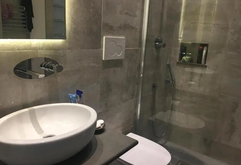 اتاق استاندارد, The Roman Empire Guesthouse