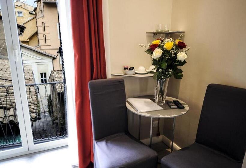 סוויטת ג'וניור עם מרפסת, The Roman Empire Guesthouse