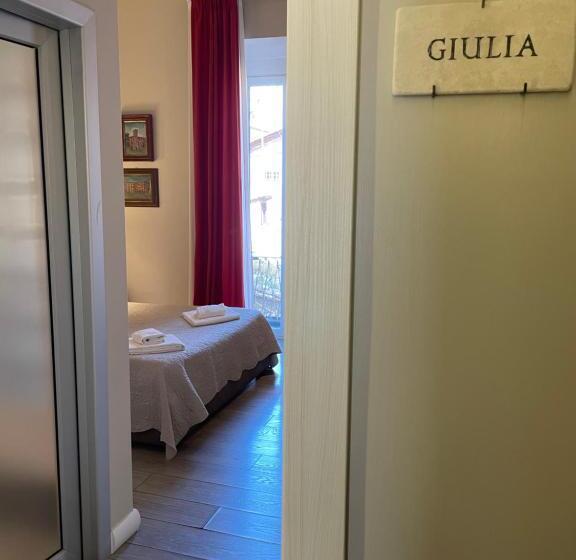 סוויטת ג'וניור עם מרפסת, The Roman Empire Guesthouse