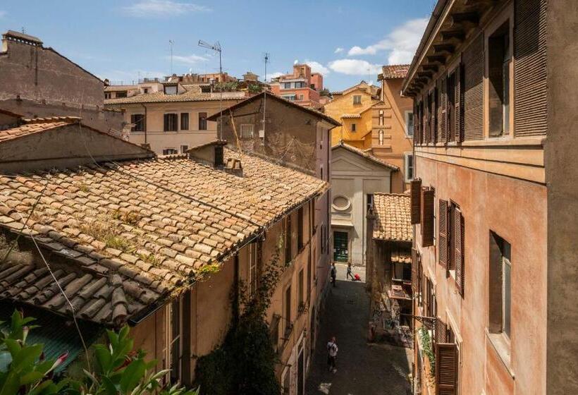 סוויטת ג'וניור עם מרפסת, The Roman Empire Guesthouse