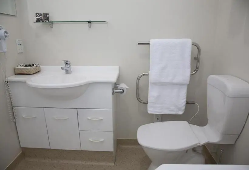 استودیوی سوپریور, Westport Spa Motel
