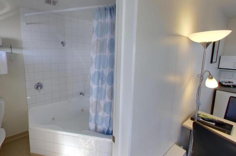 סטודיו סופריור, Westport Spa Motel