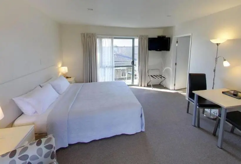 استودیوی سوپریور, Westport Spa Motel