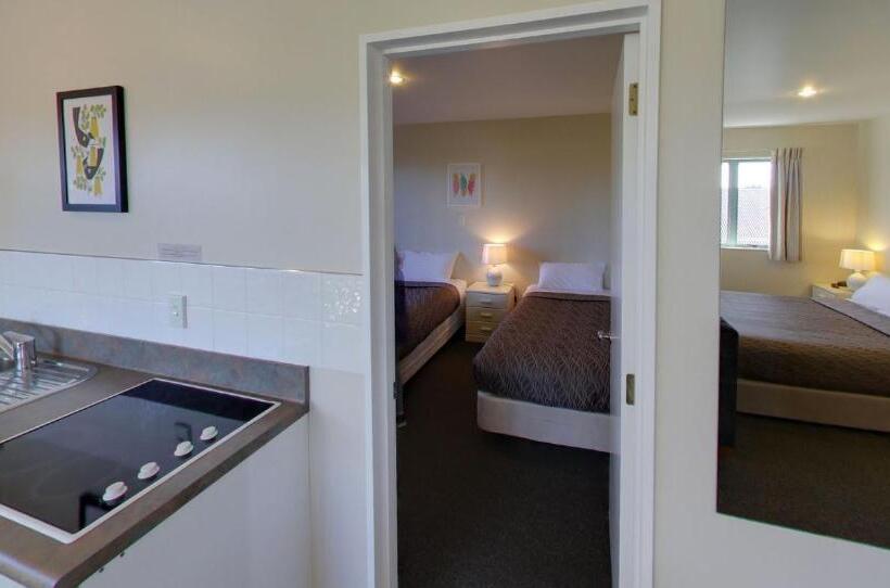 דירת חדר, Westport Spa Motel