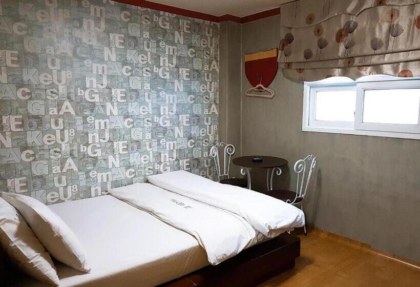 Номер Стандарт, Gumi A Motel