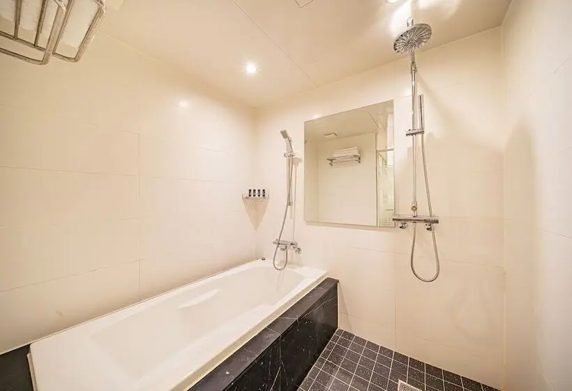 Perhesviitti, Benikea Hotel Bizinn