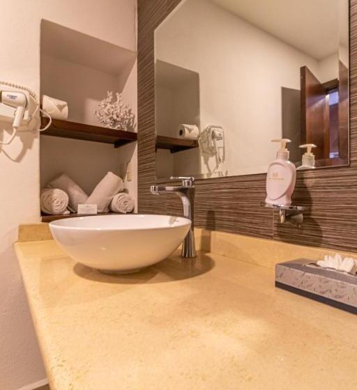 带海景的复工套房, The Paramar Beachfront Boutique Hotel With Breakfast Included Downtown Malecon