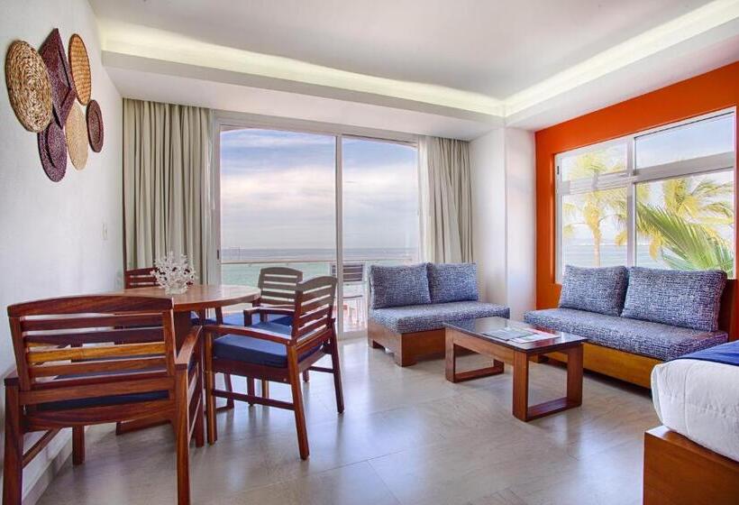 Master Suite, The Paramar Beachfront Boutique Hotel With Breakfast Included   Downtown Malecon