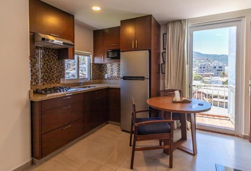 Suite med udsigt over byen, The Paramar Beachfront Boutique Hotel With Breakfast Included   Downtown Malecon