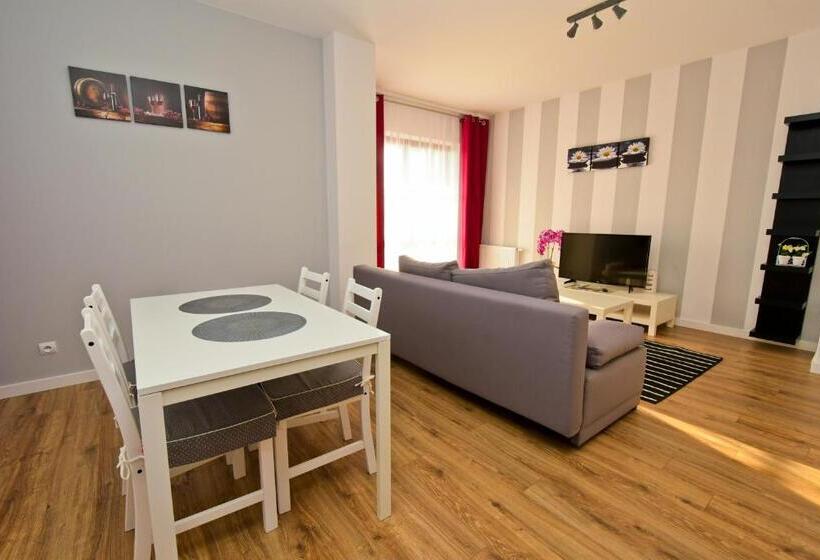 带1个卧室的带阳台的公寓, Poduszka Apartamenty Zdrojowe