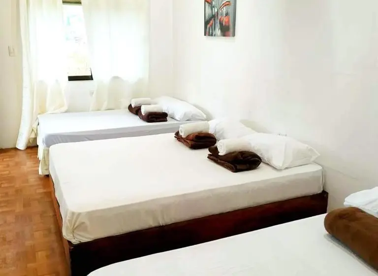 بانگلوی استاندارد, Siargao Tropic Hostel