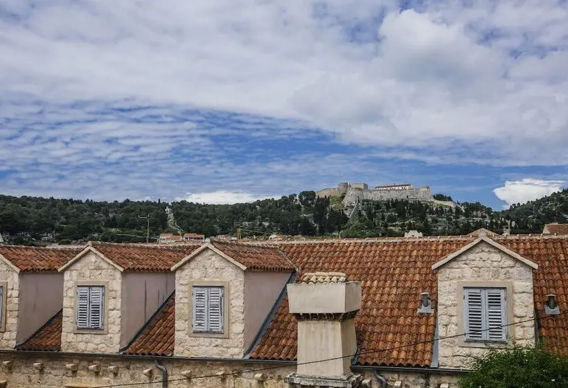 اتاق لوکس با بالکن, Heritage Hotel Dea Hvar