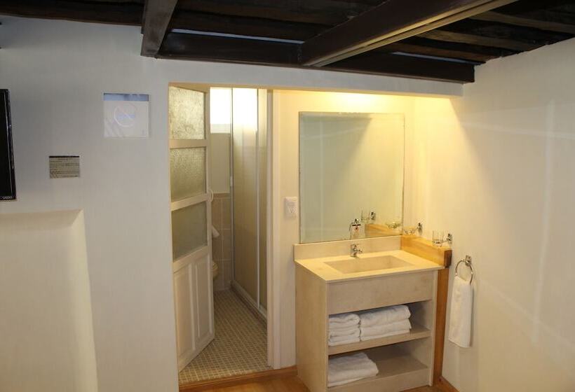 غرفة قياسية, Aroma 406