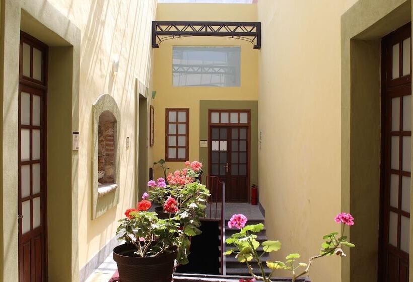 غرفة قياسية, Aroma 406