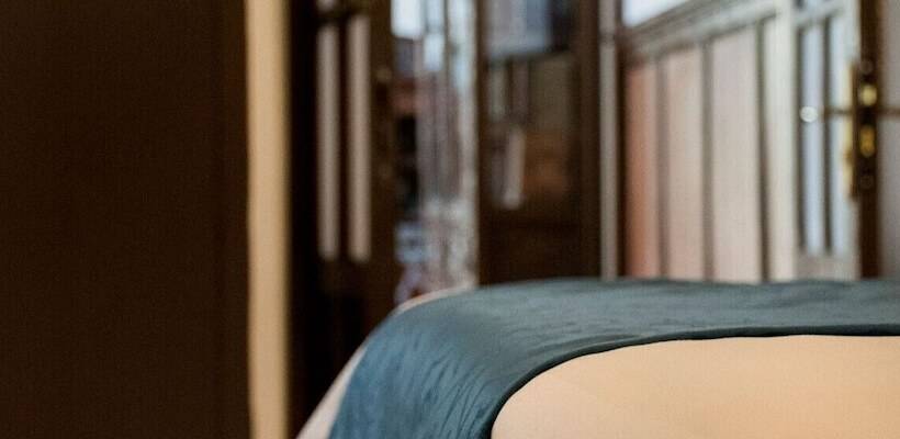 غرفة قياسية, Aroma 406