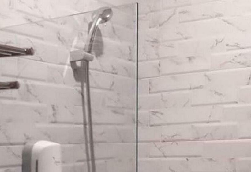 Семейный Номер, Reddoorz Plus @ Doorman Guest House