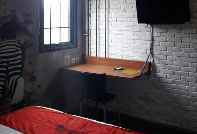 חדר דלוקס לשלושה, Reddoorz Plus @ Doorman Guest House