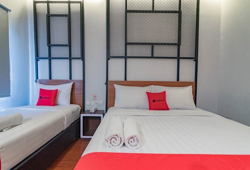 חדר דלוקס לשלושה, Reddoorz Plus @ Doorman Guest House