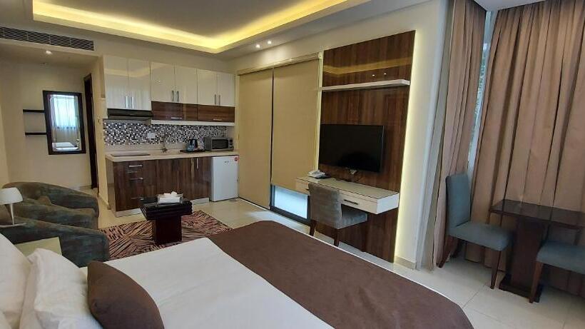 اتاق لوکس با چشم‌انداز دریا, Palm Ville Suites