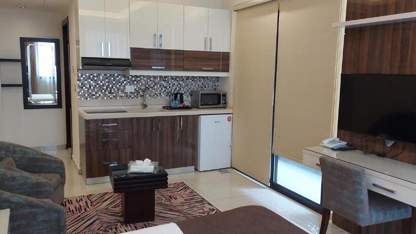 اتاق لوکس با چشم‌انداز دریا, Palm Ville Suites