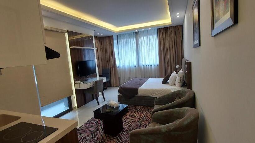 اتاق لوکس با چشم‌انداز دریا, Palm Ville Suites