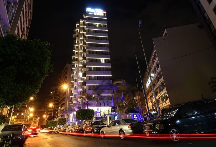 اتاق لوکس با چشم‌انداز دریا, Palm Ville Suites