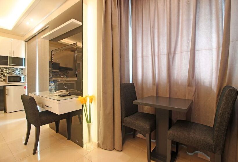 اتاق لوکس با چشم‌انداز دریا, Palm Ville Suites