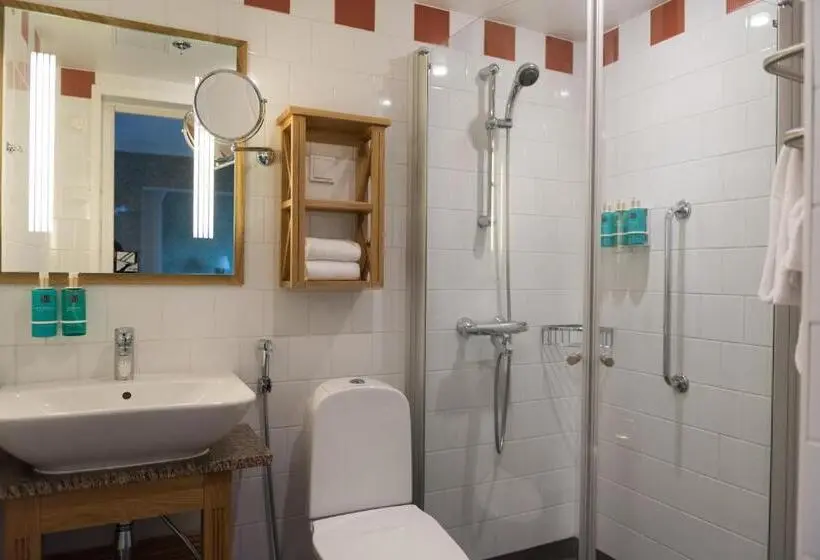 Suite with lake view, Boutique Hotel Lähde