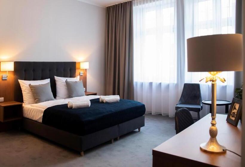 디럭스 룸, Brassel Apart