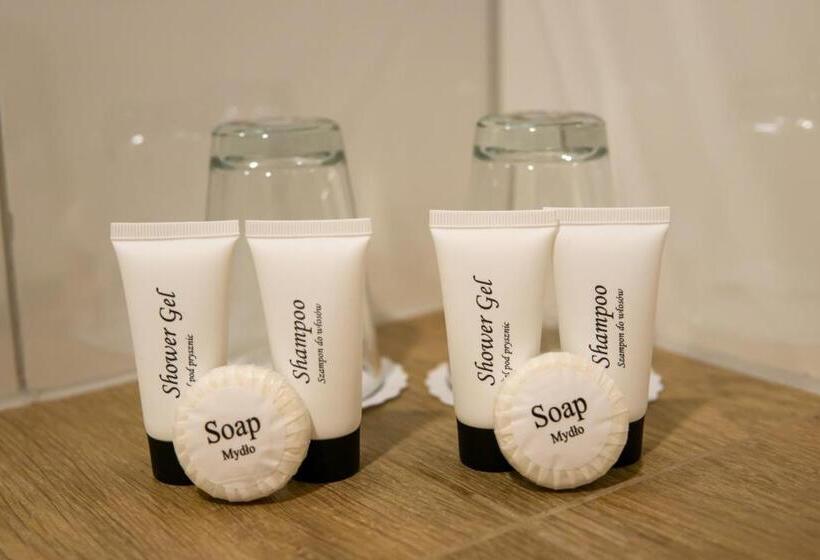 디럭스 룸, Brassel Apart