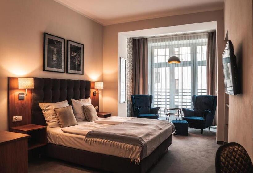 디럭스 룸, Brassel Apart